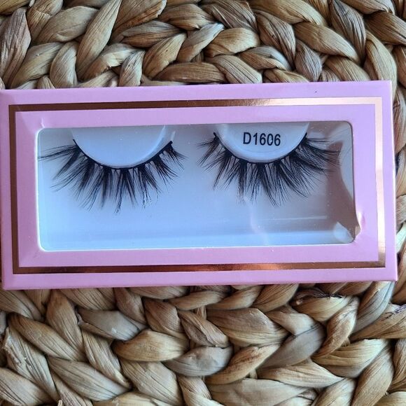 3D Mink Eyelash Extensions  - Picture 1 of 3